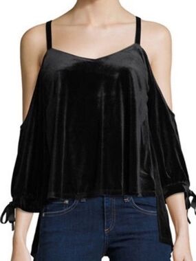 Romeo & Juliet Couture Black Velvet Cold-Shoulder Camisole